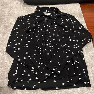 NEVER WORN STAR BUTTON DOWN